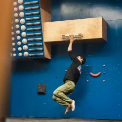 YY Vertical Fingertrainer Und Klettergriffe^VERTICALBOARD FIRST - Klettertraining